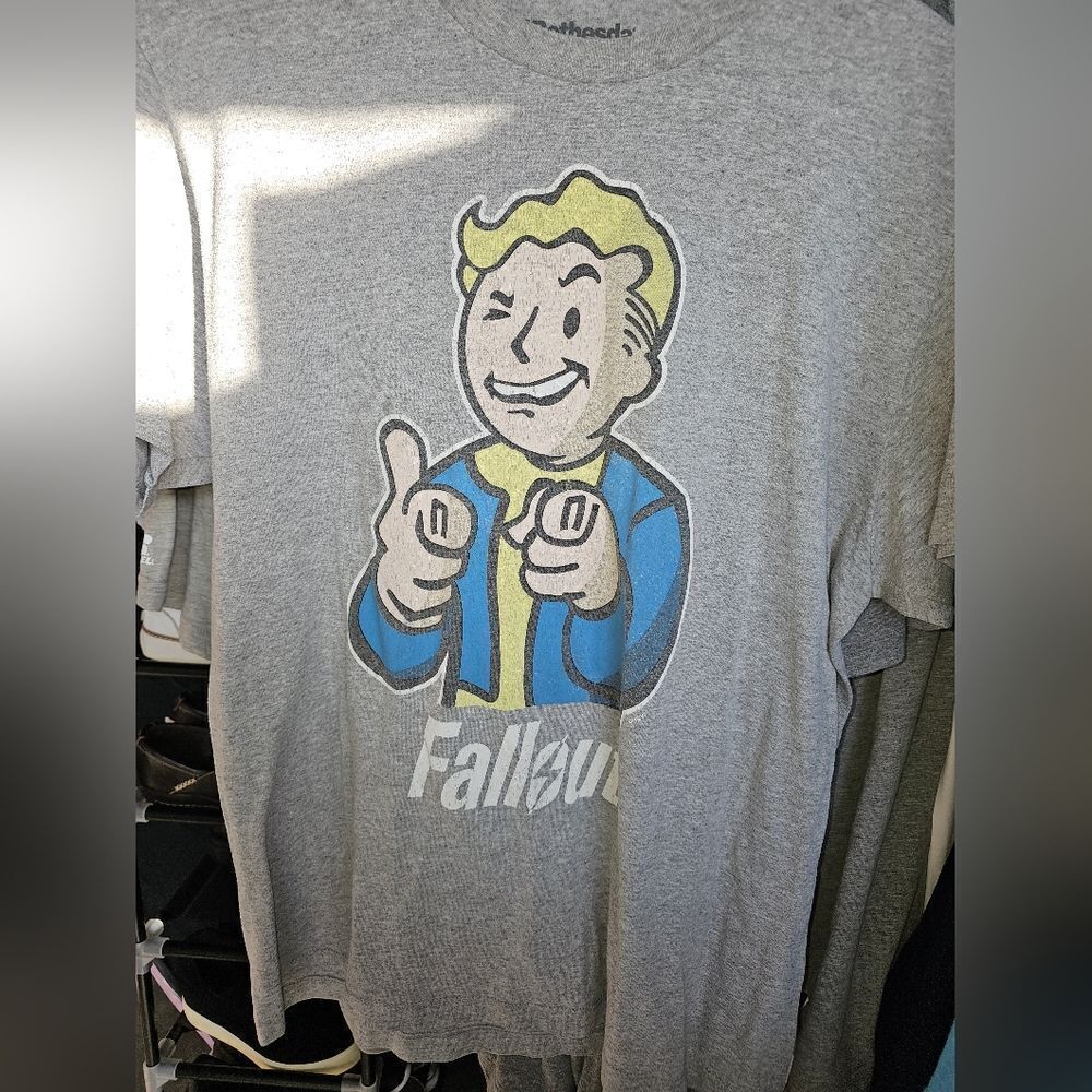 T-shirt men Gray size L fallout  034